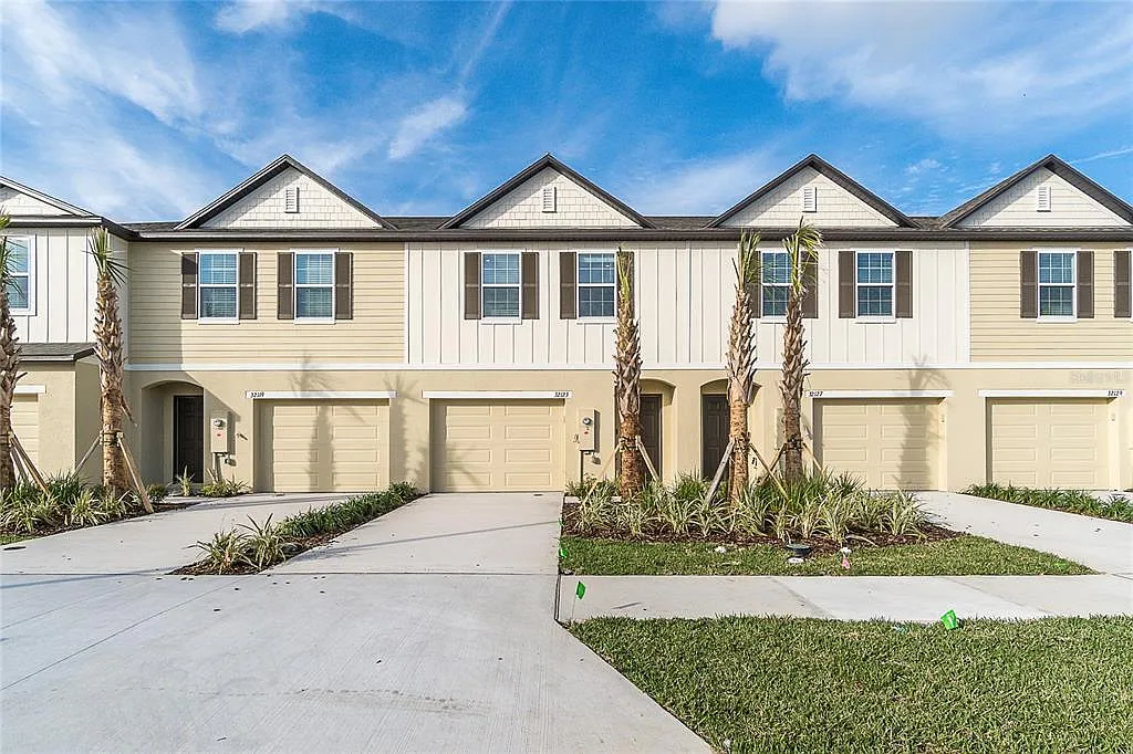 3 bed, 2.5 bath, 1708 sqft, $1,995 — Photo 1