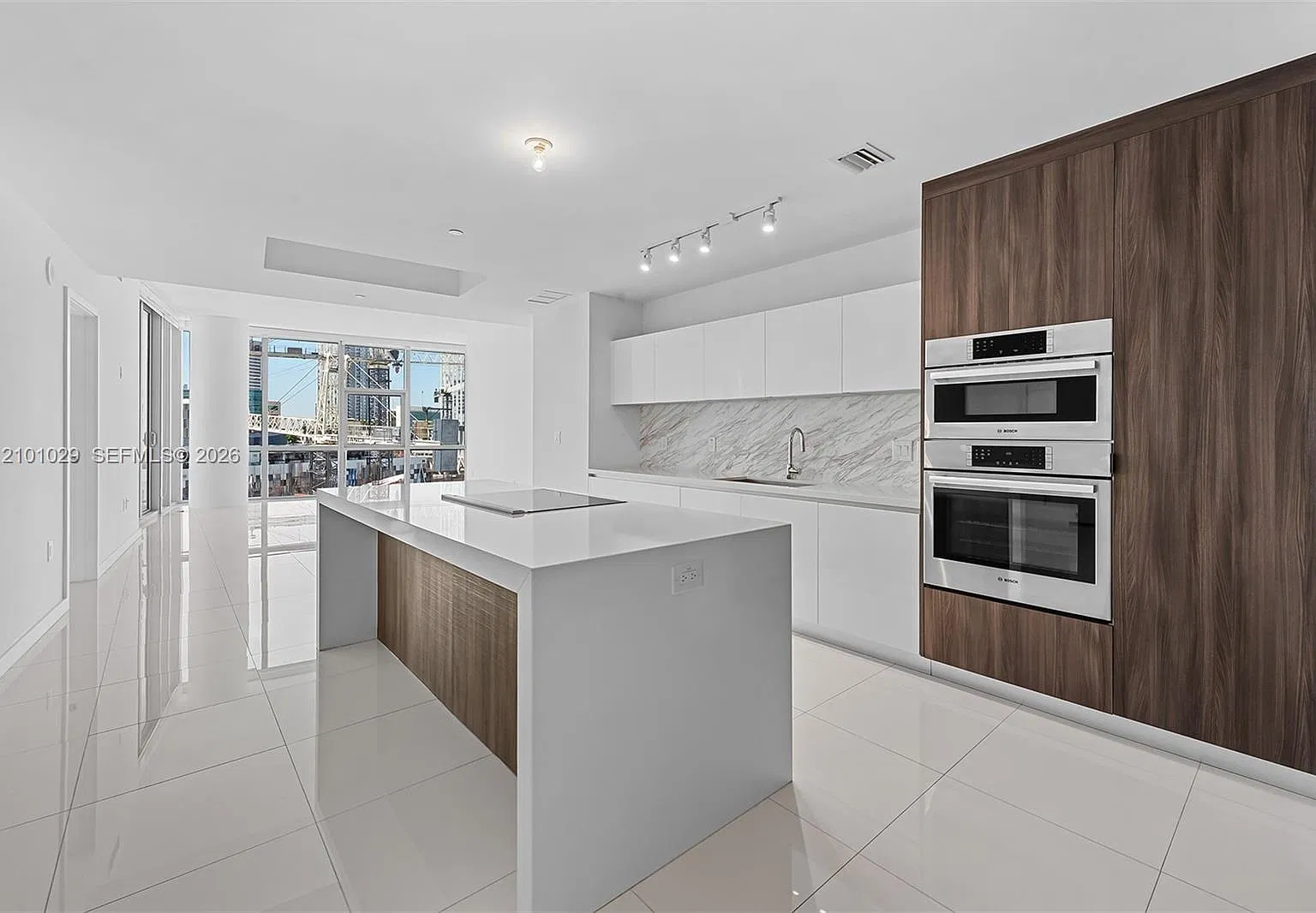 4 bed, 2200 sqft, $8,995 — Photo 1