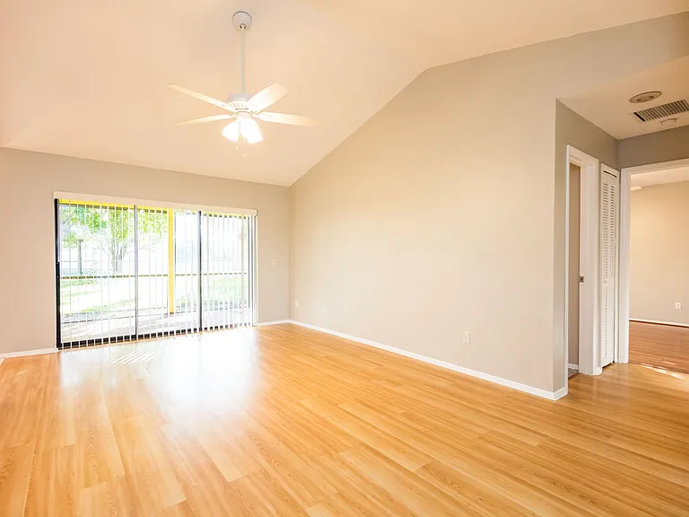 817 SW 9th Ave — Photo 4