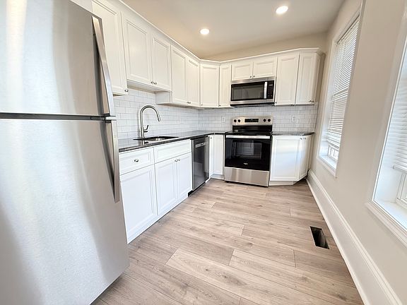 3rd image of 85 W Lincoln Hwy APT B