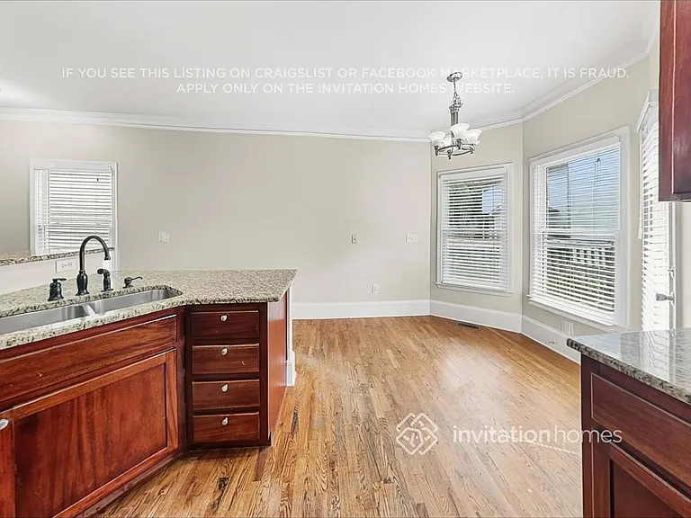 712 Connally St SE — Photo 10