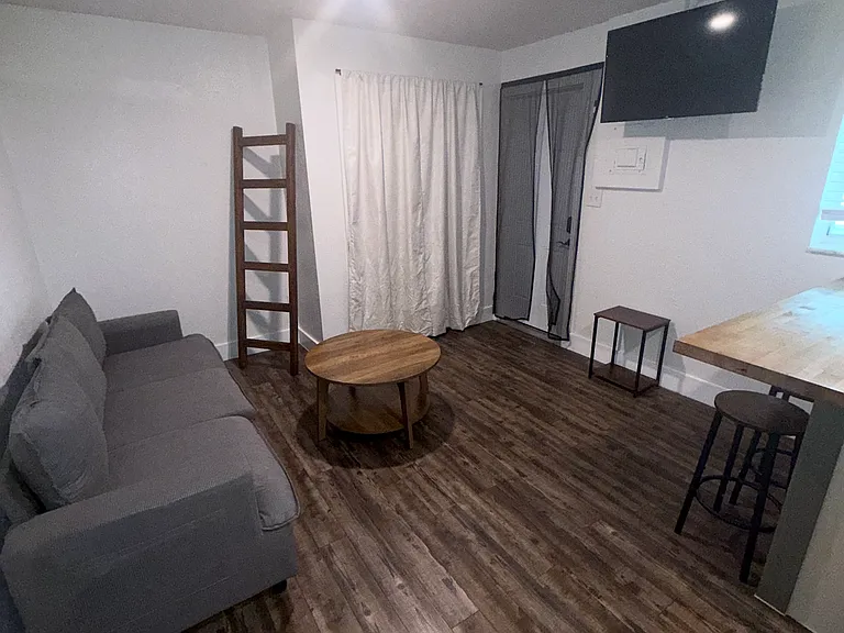 411 S J St #B — Photo 1