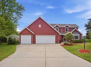 3725 S Joseph Rd, New Berlin, WI 53151