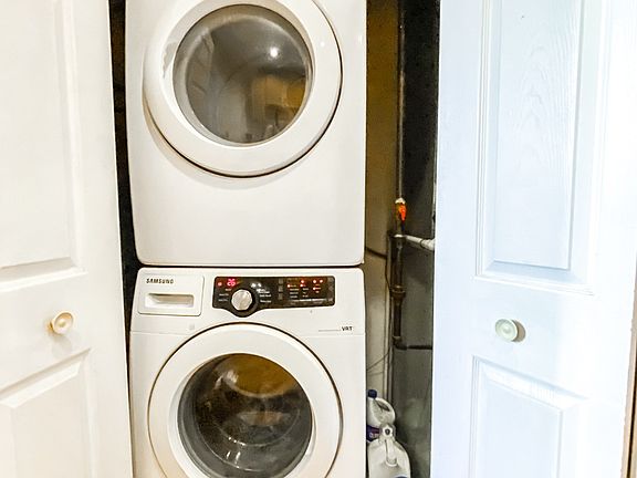 3rd image of 727-729 W Grand Ave #4438259