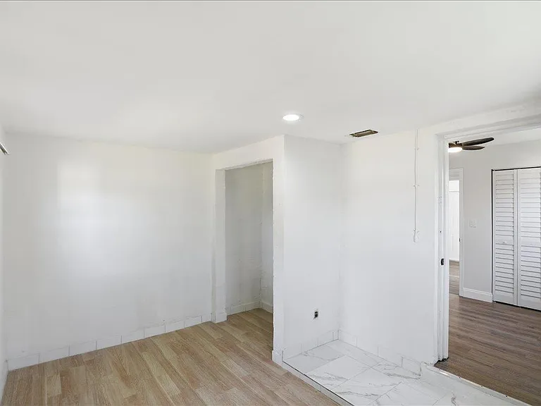 270 SW 10th Ave #1 — Photo 26