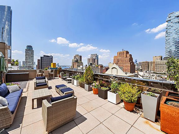 4th image of 37 Warren St #Penthouse A