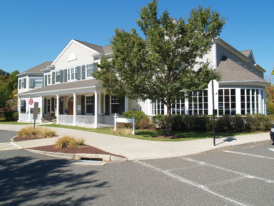 FOUNDER'S HALL SENIOR CENTER