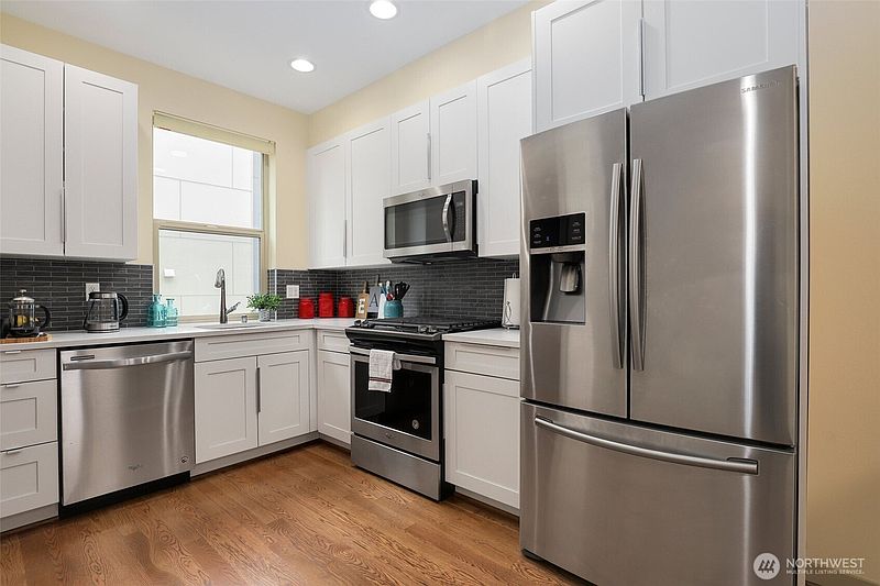 5th image of 709 15th Avenue #B