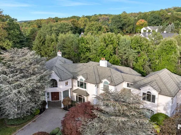 11 Fairway Court, Cresskill, NJ 07626