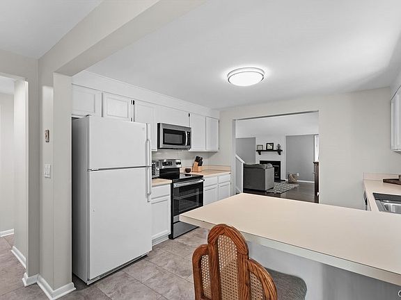 3rd image of 3027 Stevenage Dr