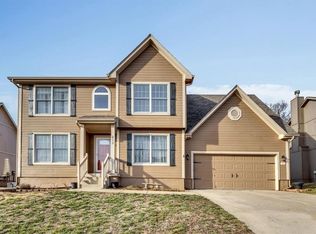 213 NE Paseo Pl, Blue Springs, MO 64014