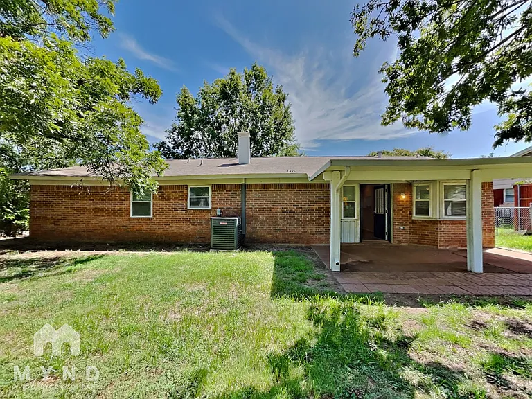 904 Redbud St — Photo 25