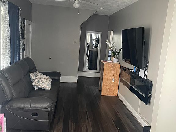 4th image of 393-395 Lincoln Ave #2