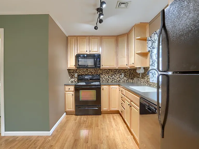 9148 Joyce Ln #9148 — Photo 10