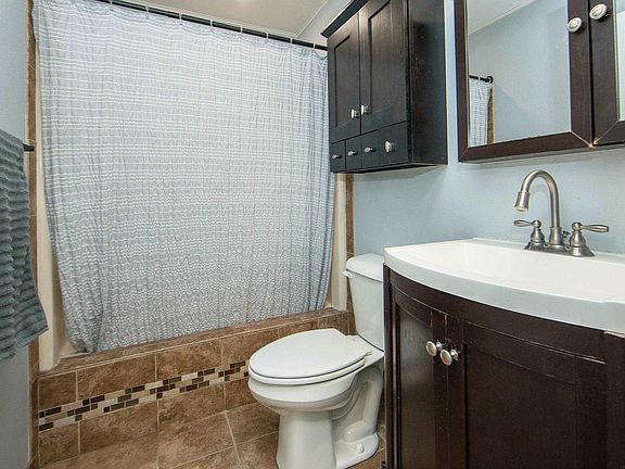 4th image of 2906 Niles St