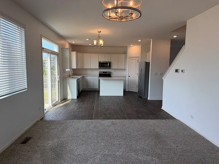 345 Hemlock Ln — Photo 4