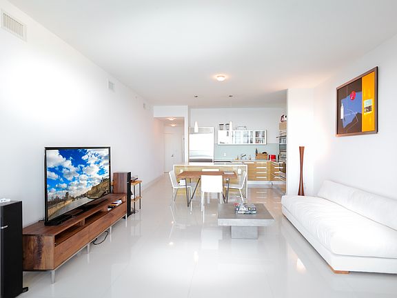 3rd image of 2020 N Bayshore Dr APT 2309