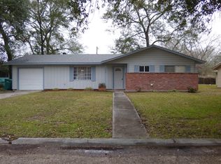 2208 Monterrey Dr, Orange, TX 77630