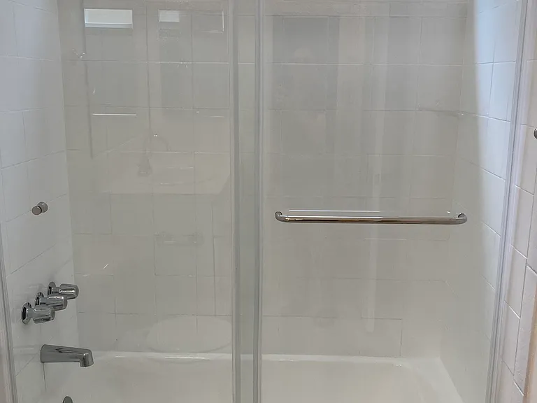 310 S Sherbourne Dr — Photo 43