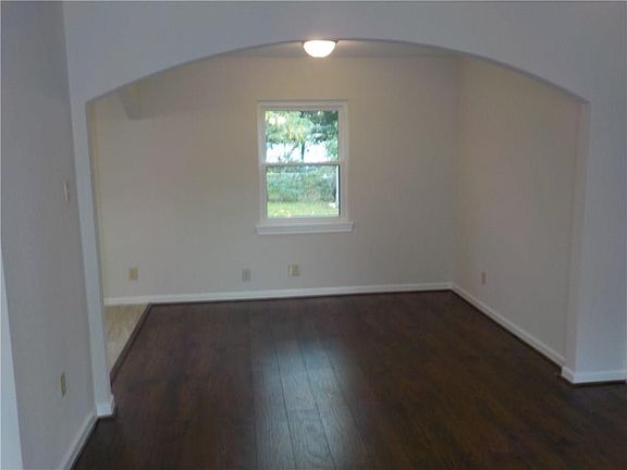 2nd image of 3077 Shadow Wood Dr