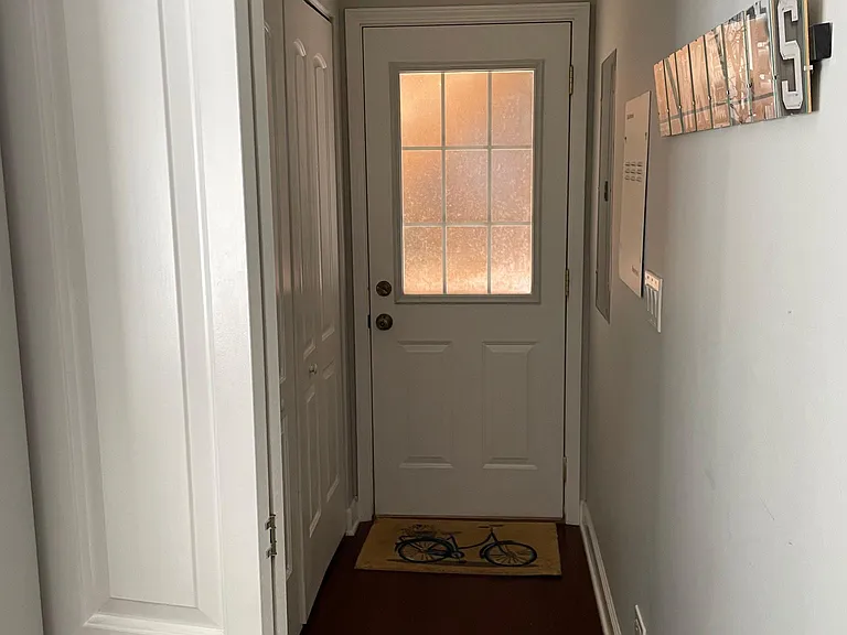 561 W Briar Pl — Photo 15