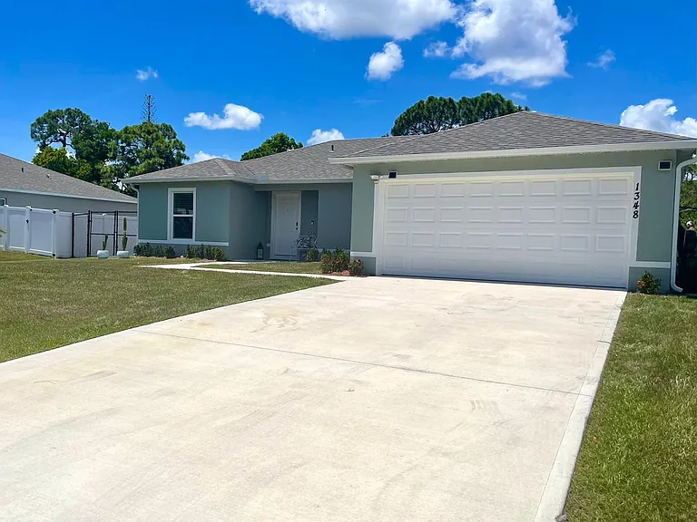 1348 SE Bayharbor St — Photo 1