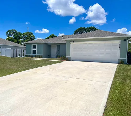 1348 SE Bayharbor St Photo 1