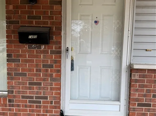 1480 Surrey Dr, Florissant, MO 63033