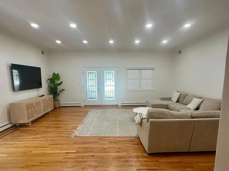 218 Lewis St — Photo 5