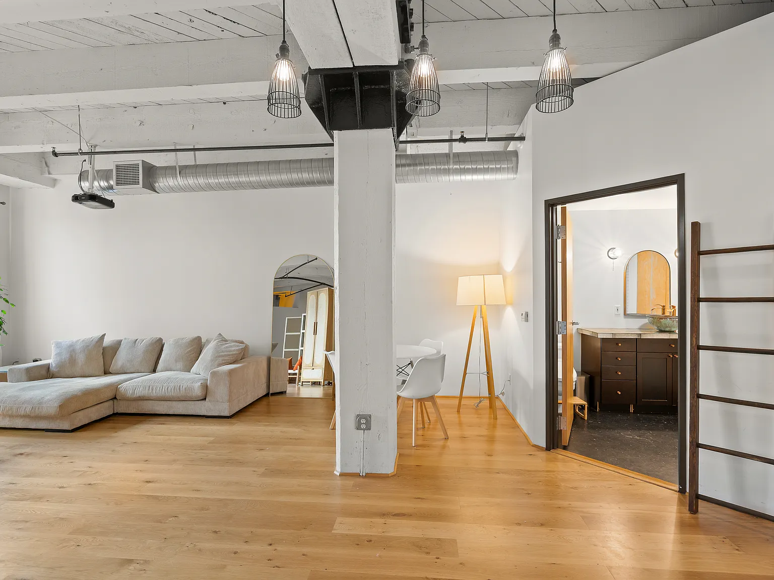 Studio, 755 sqft, $2,400 — Photo 4