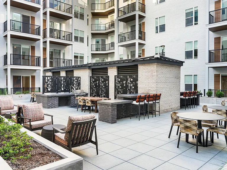 Outdoor lounge and grilling stations designed for gatherings at Modera LoSo.