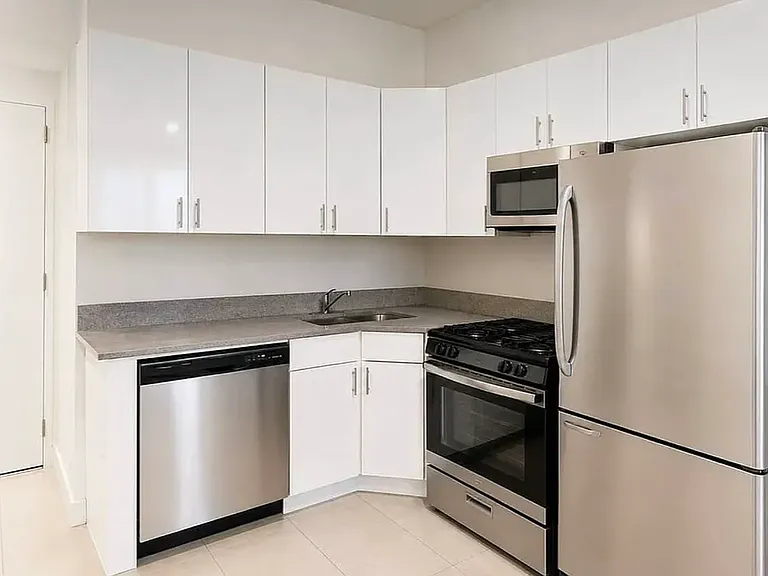 928 2nd Ave #9 — Photo 1