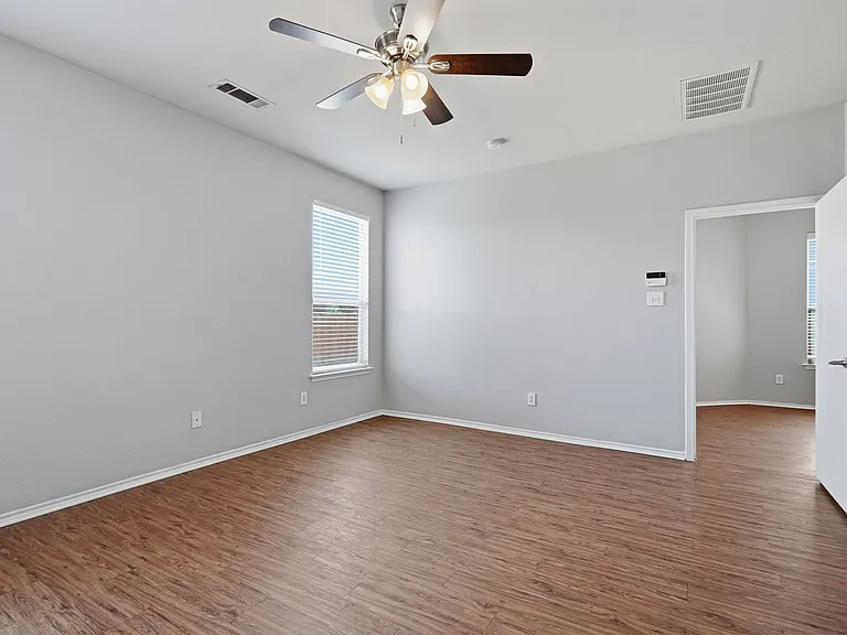 1113 Beaverwood Ln — Photo 5
