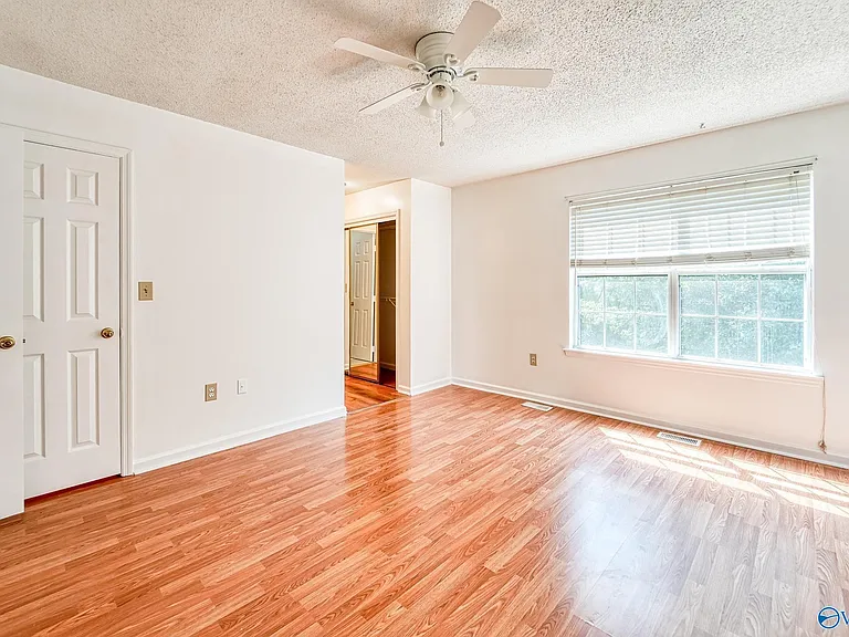 212 Green Springs Ln — Photo 13