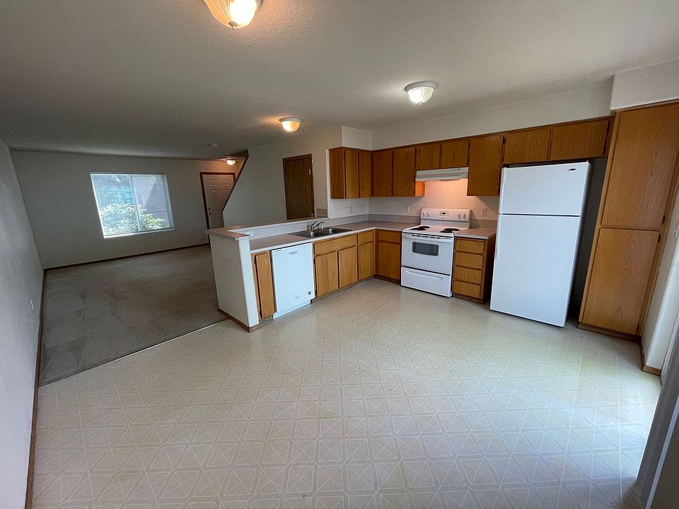 1st image of 6303 SE Woodstock Blvd Unit 2