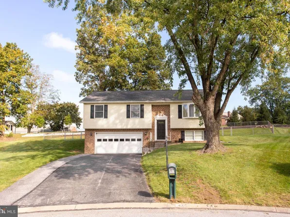 47 Collins Cir, Hanover, PA 17331