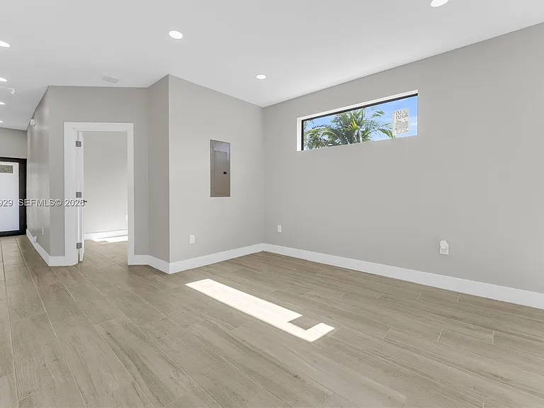 1816 NW 49th St — Photo 8