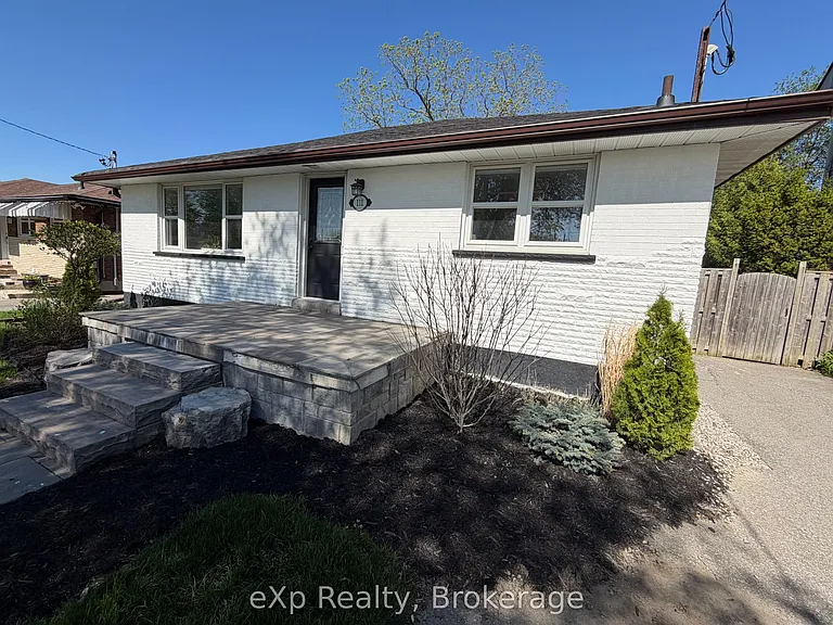 111 Riverside Dr N — Photo 23