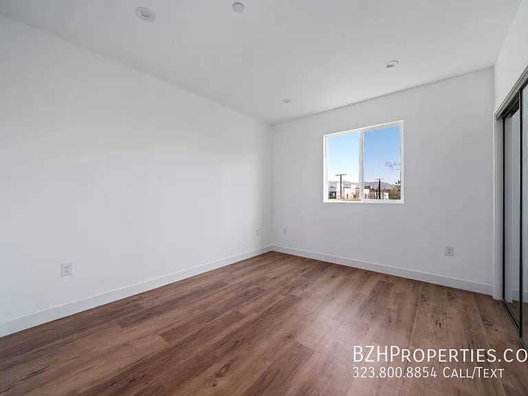 6338 Beck Ave #1/2 — Photo 12