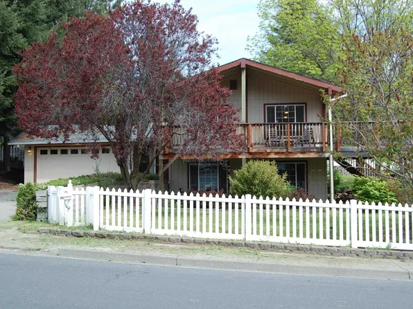 890 SE Edge Knoll Dr, Pullman, WA 99163