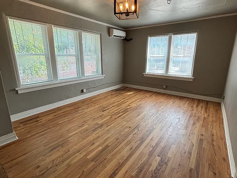 2611 E 15th St #10 — Photo 3