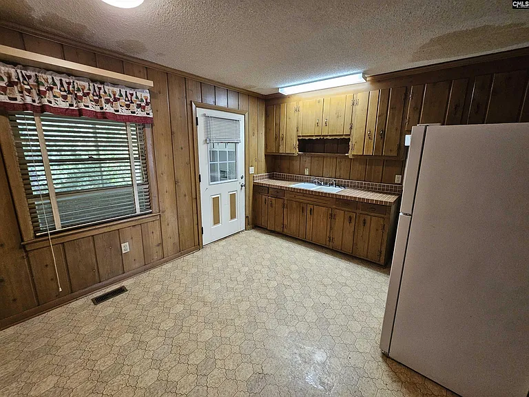 1507 Brennen Rd — Photo 7