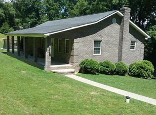 306 Homestead Ln, Clay, WV 25043