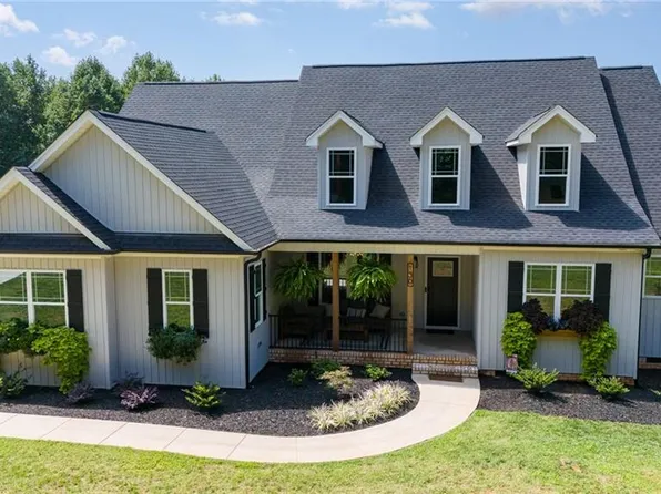 130 Knight Acres Ln, Walkertown, NC 27051