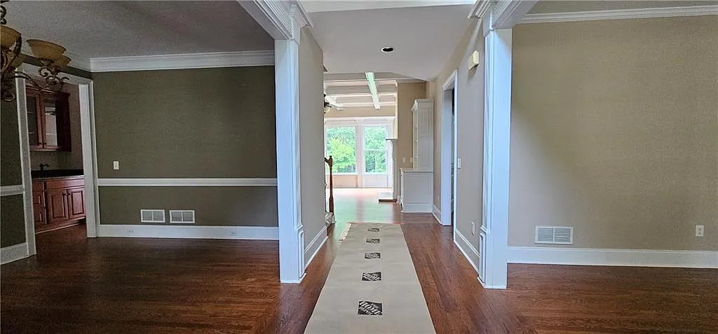 5 bed, 4.0 bath, 3365 sqft, $3,500 — Photo 3