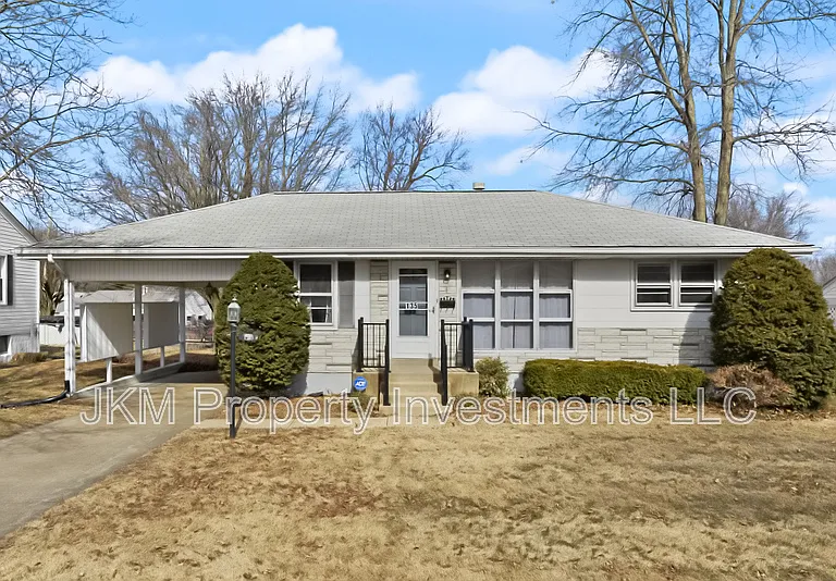 135 Saint Maurice Ln — Photo 1