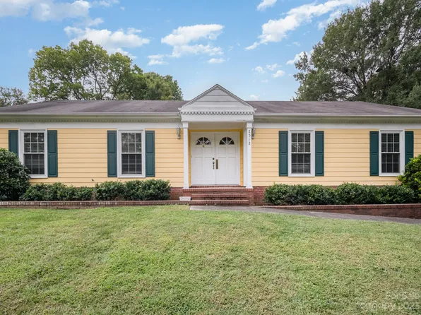 2512 Lytham Dr, Charlotte, NC 28210