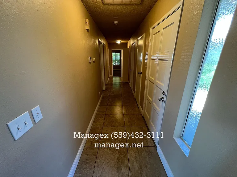 6104 N Fresno St #101 — Photo 8