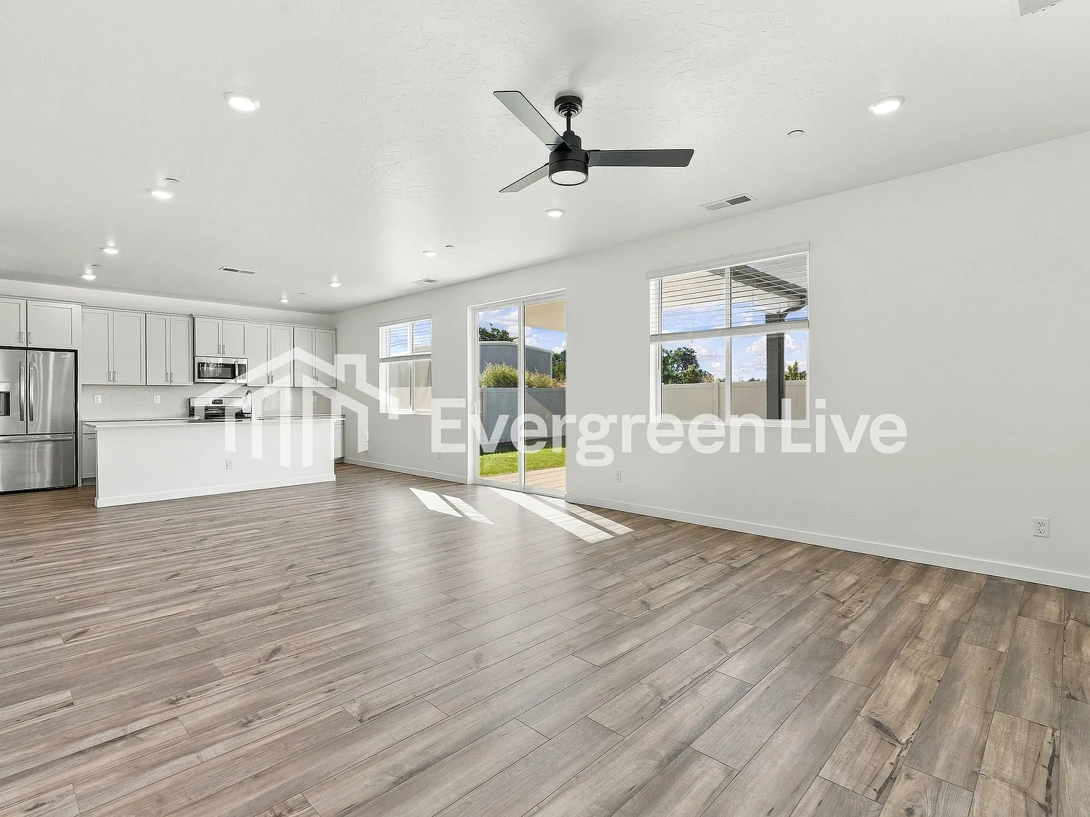 4 bed, 3.0 bath, 2525 sqft, $2,465 — Photo 2