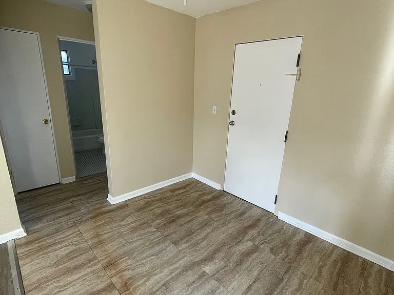 809 W Greenwood Ave #1-D — Photo 5